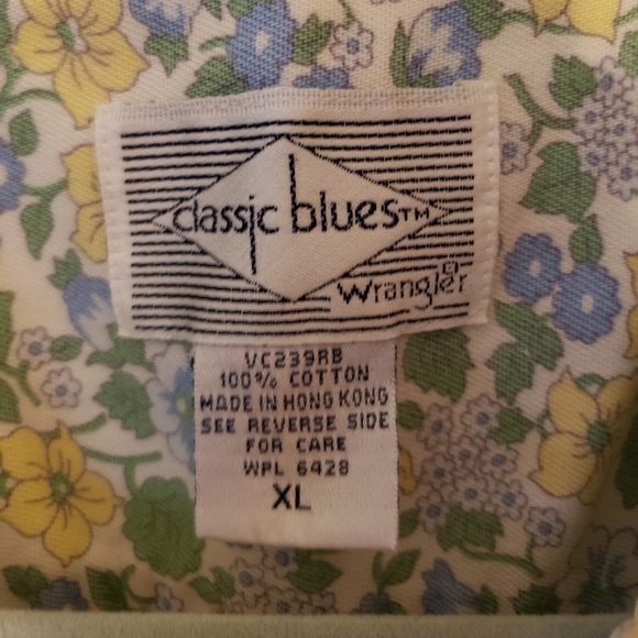 Floral Short Sleeve Women's Top - Picture 5 of 9